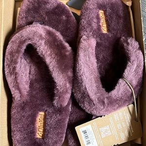 Brand New with Tags. OluKai Kipe’a Heu. Purple. Size 8. Smoke free pet free home